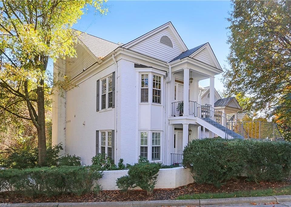 1st image of 130 Sunset Cir #A