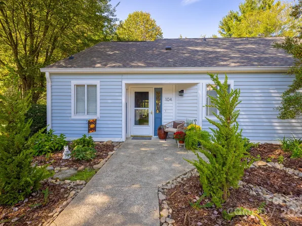 104 Llama Way, Black Mountain, NC 28711