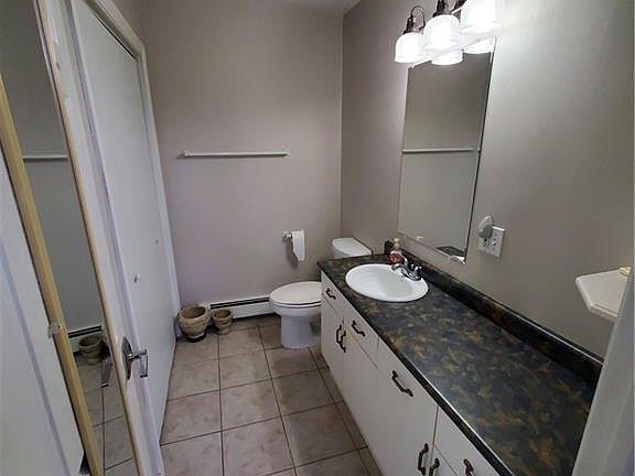 5th image of 207 East St