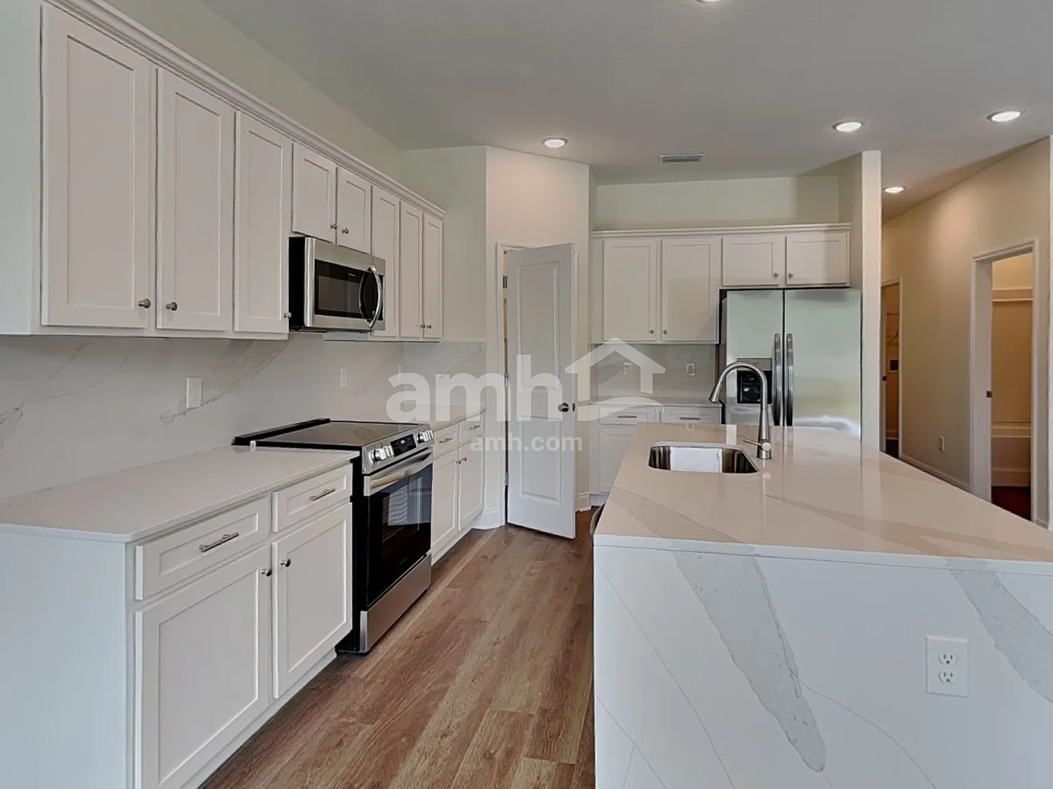 5 bed, 3.0 bath, 2377 sqft, $2,960 — Photo 3