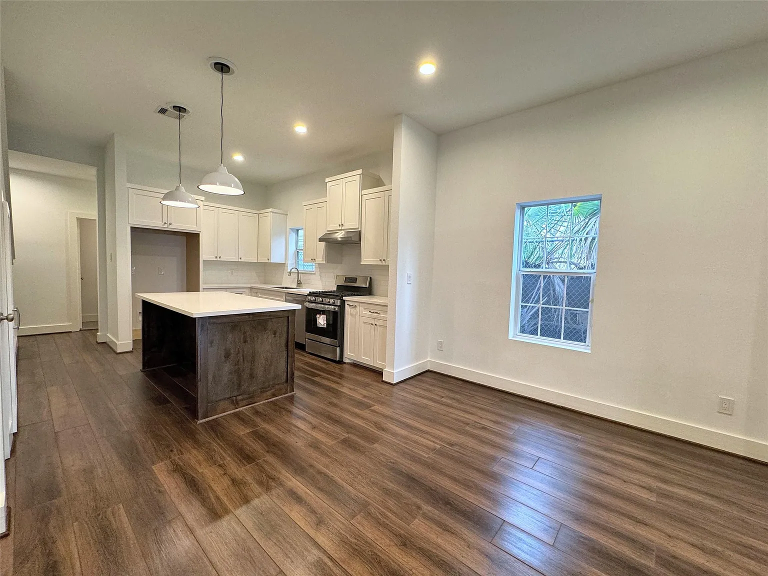 3 bed, 2.5 bath, $2,050 — Photo 4