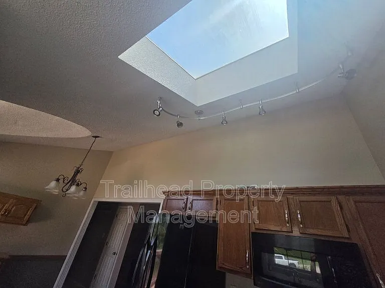 607 SE Steeple Ln — Photo 7