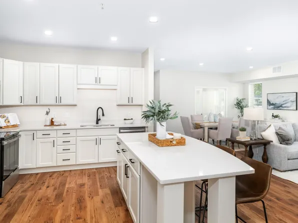 2350 Harbor Pl #109, Mound, MN 55364