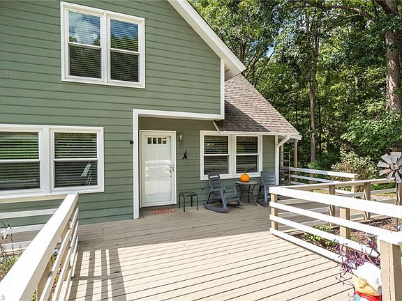 5th image of 423 Deer Run Rd