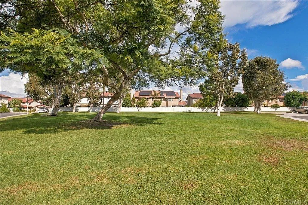 4 bed, 2.5 bath, 1701 sqft, $5,000 — Photo 2