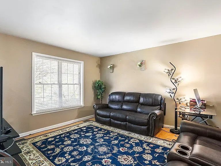 1127 Lindsay Ln — Photo 12