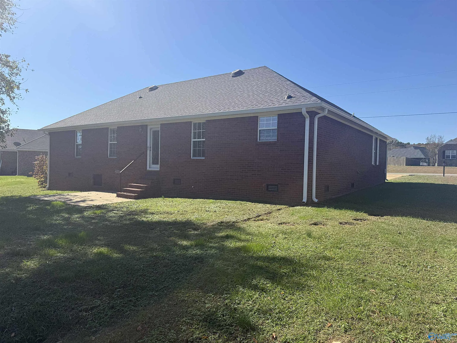3 bed, 2.0 bath, 1412 sqft, $1,495 — Photo 2