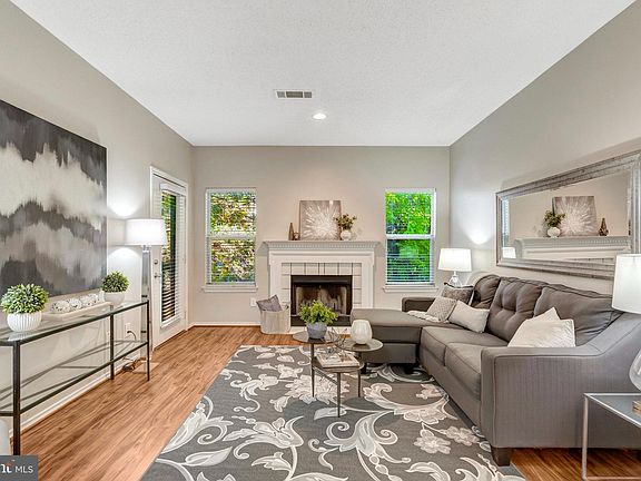 3rd image of 4401 Sedgehurst Dr APT 203