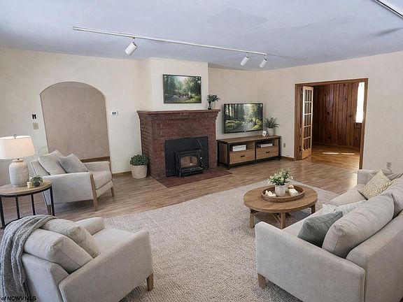 2nd image of 318 Harpertown Rd