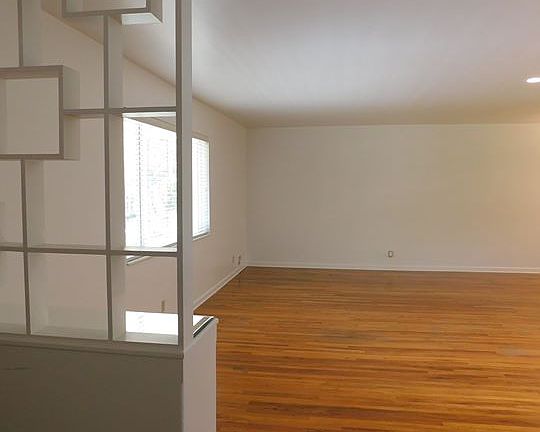4th image of 2455 E Skyline Dr #1