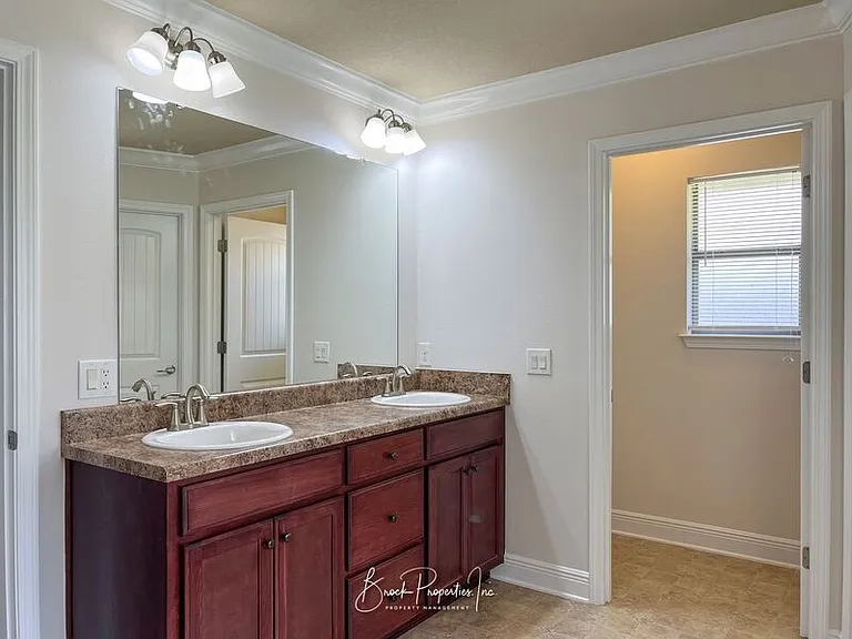 2080 Stennis Dr — Photo 18