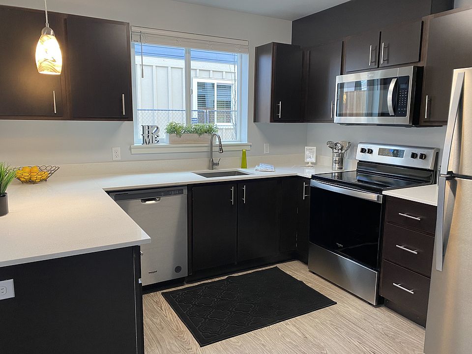 1st image of 2165 SE Queen Ave #221