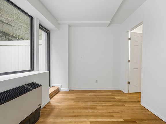 5th image of 207 E 37th St APT Bd