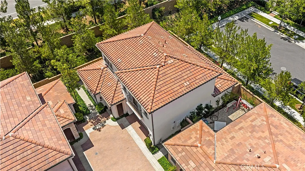 4 bed, 2246 sqft, $5,850 — Photo 1
