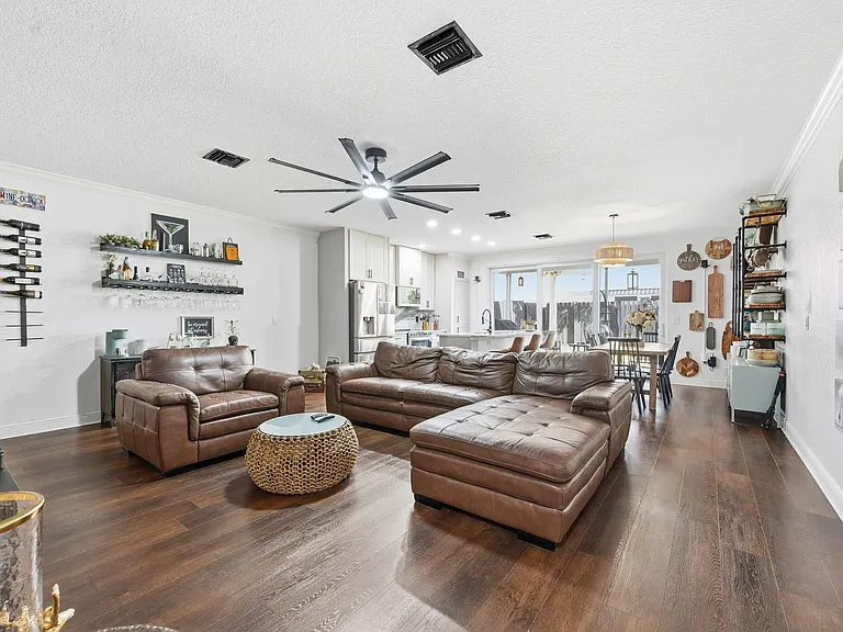3221 Johns Pl — Photo 4