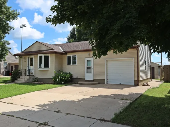 1726 1st Ave S, Estherville, IA 51334