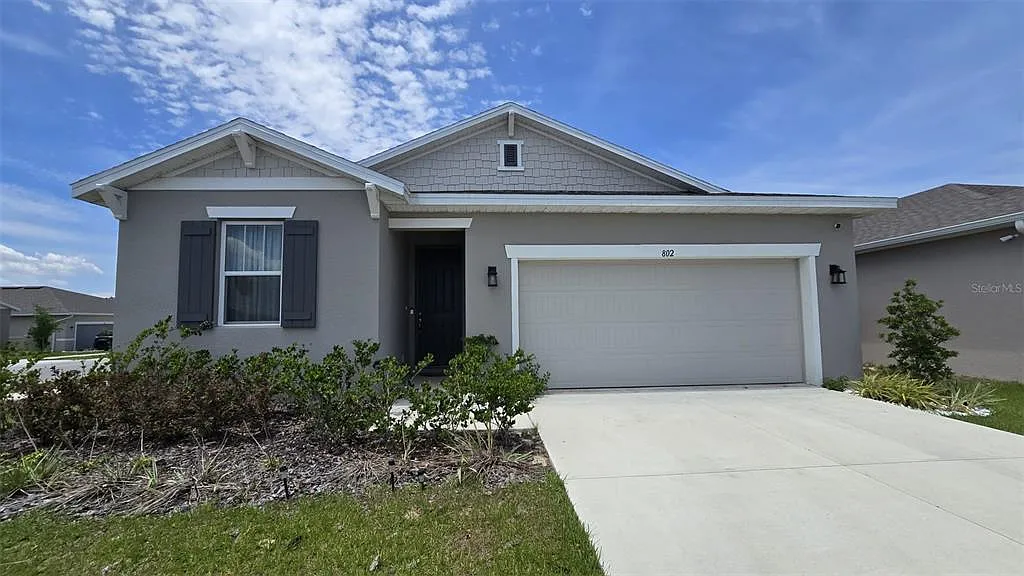4 bed, 2.0 bath, 1928 sqft, $1,999 — Photo 1
