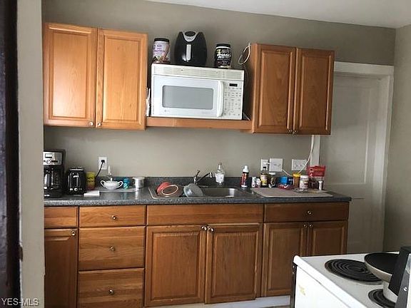 2nd image of 3206 W 111th St #8