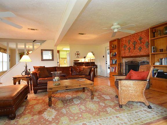 5th image of 7644 Hardcastle Ln