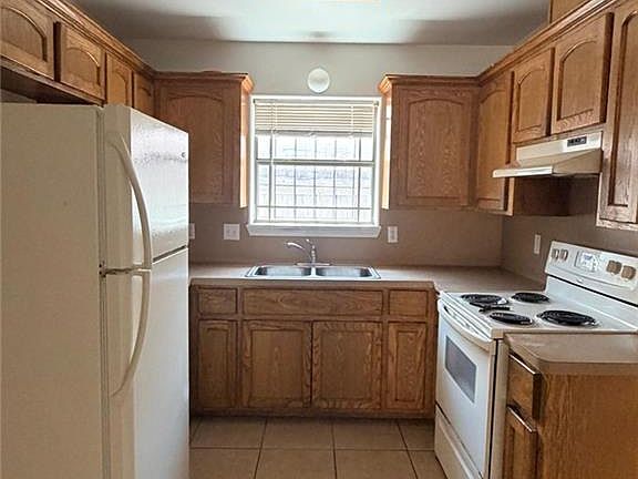 4th image of 803 W Emerald Dr APT A