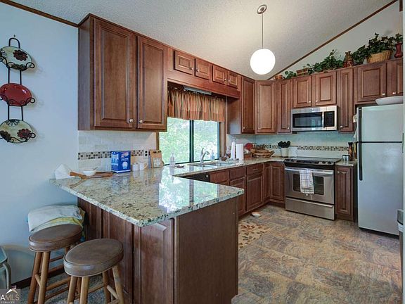 5th image of 130 Longview Dr