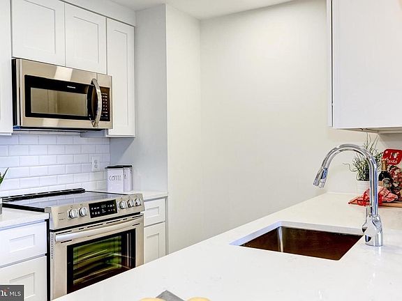4th image of 2001 15th St N APT 723