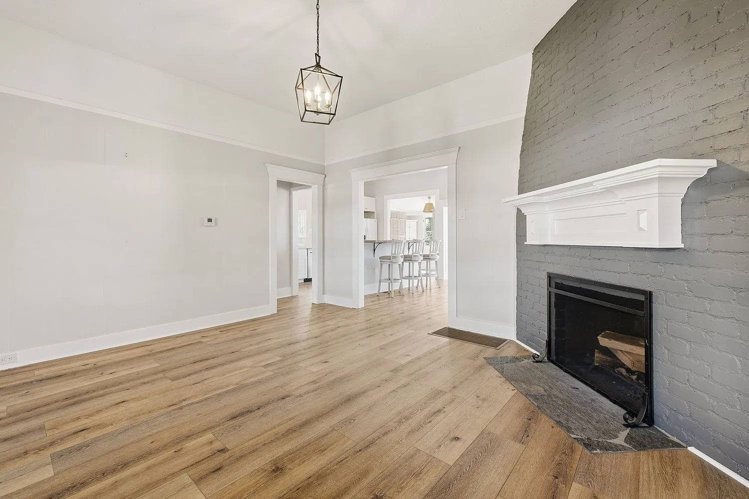 3 bed, 1379 sqft, $6,150 — Photo 2