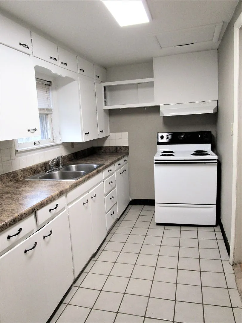 Pet Friendly 1 Bedroom House — Photo 3
