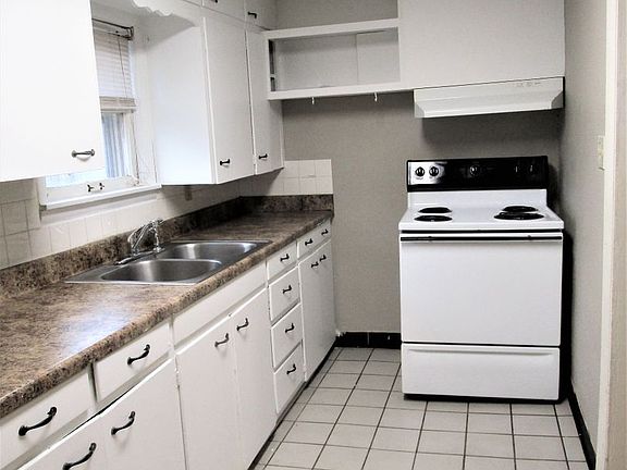 3rd image of 313 1/2 N Indiana St