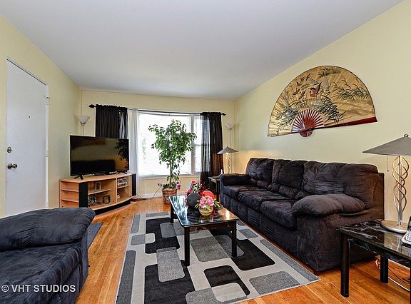 2nd image of 6112 N Oakley Ave