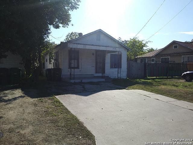 2nd image of 816 Culebra Rd