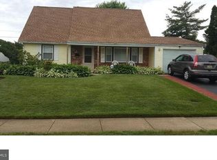 9 New Pond Ln, Willingboro, NJ 08046