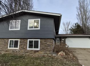 445 10th St E, Dickinson, ND 58601