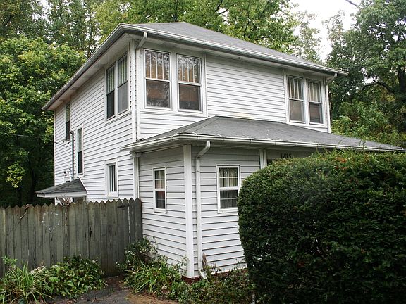 2nd image of 1815 Grove Ave