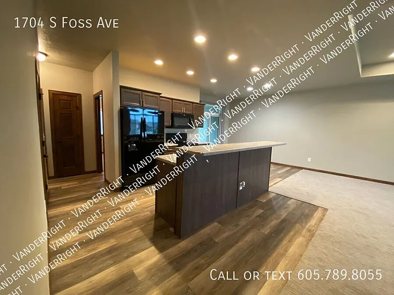 1704 S Foss Ave — Photo 3