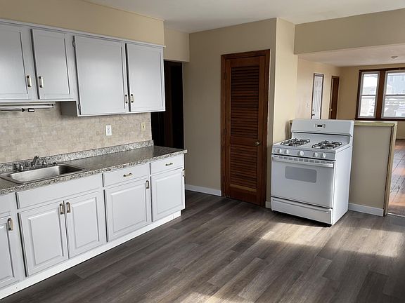 2nd image of 69 Beecher Ave Unit 3