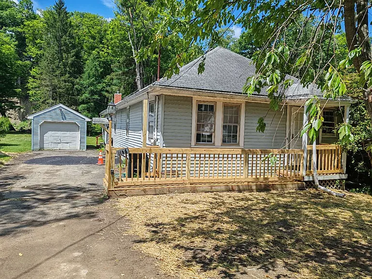 1156 Main St — Photo 1
