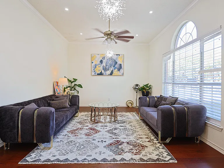 501 Halifax Ln — Photo 6