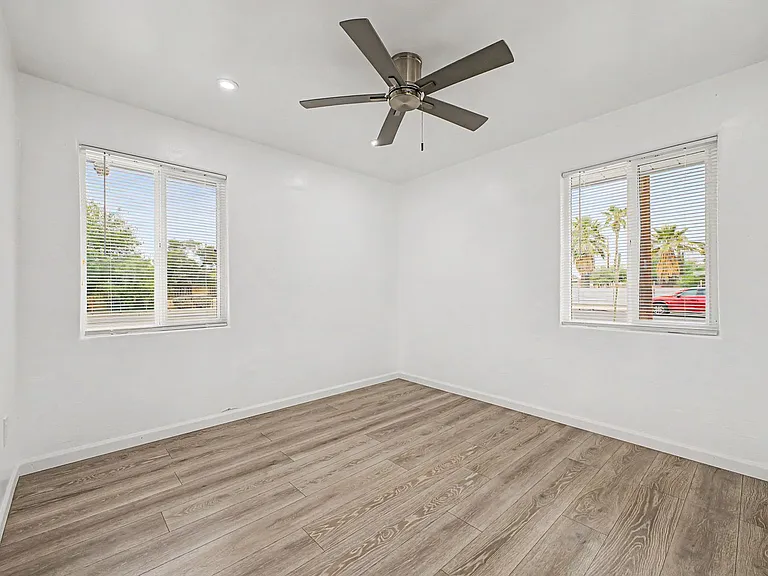 2309 N Columbus Blvd — Photo 14