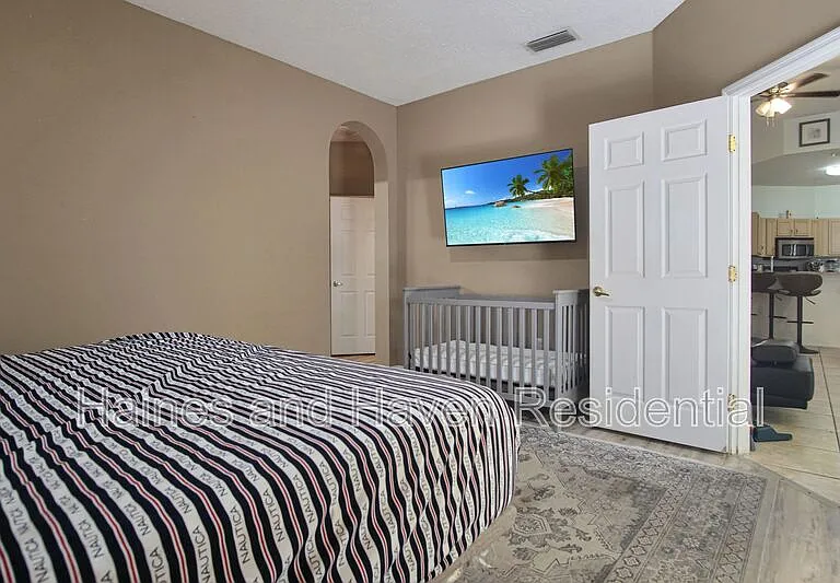 546 Pineloch Dr — Photo 8