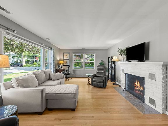 2nd image of 304 S Loomis St