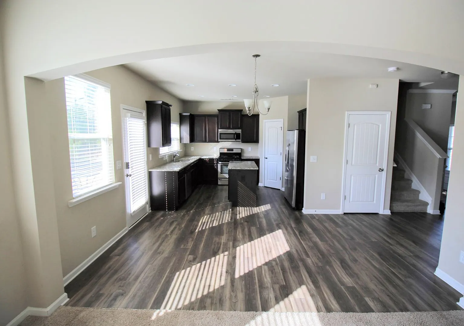 Beautiful Modern Dallas GA Home — Photo 4