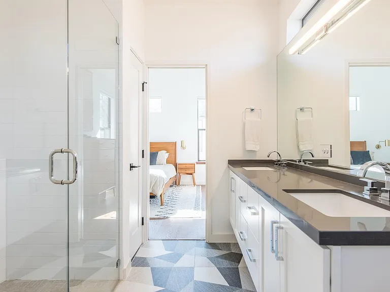 2707 Francisco St — Photo 11