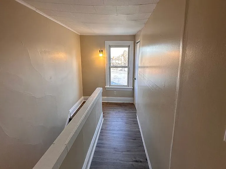 121 N State St — Photo 13