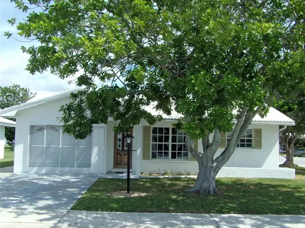 3709 Joyce Dr, Bradenton, FL 34208