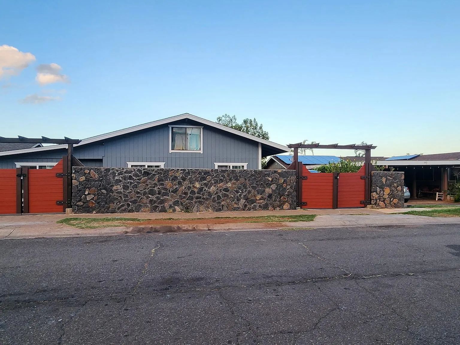 877 Laalo St — Photo 1