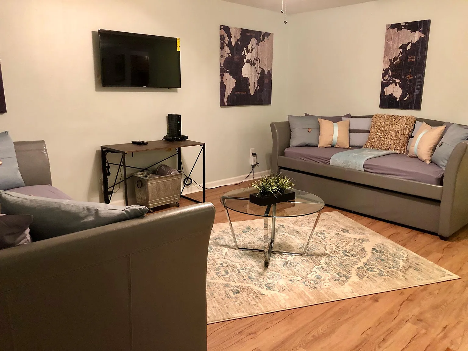 3 bed, 1200 sqft, $2,590 — Photo 2