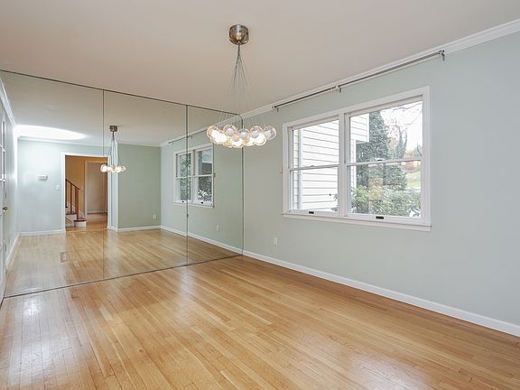 4th image of 33 Black Birch Ln