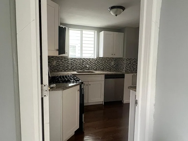270 Bernard Ter — Photo 16
