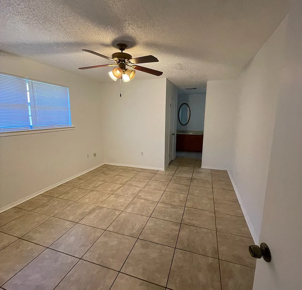4 bed, 1992 sqft, $2,000 — Photo 4